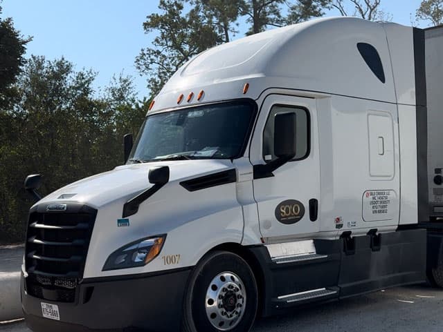 Solo Carrier LLC logo